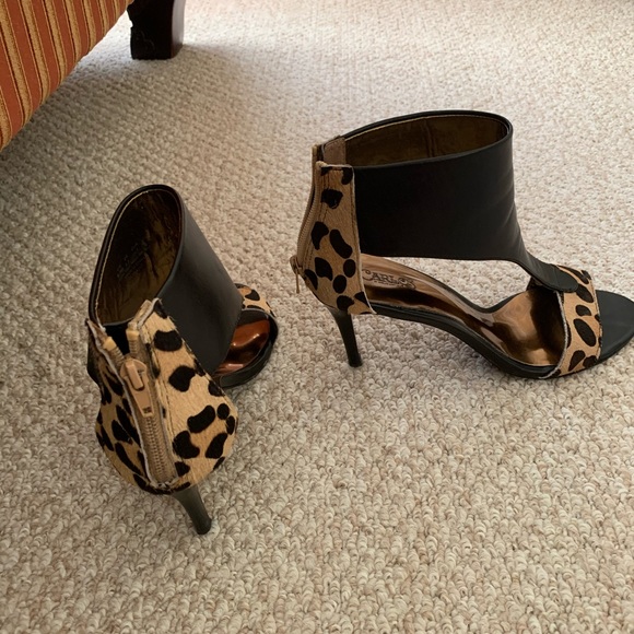 Carlos Santana Dorado t-strap heel sandal - Picture 3 of 5